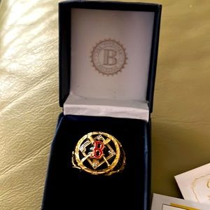 Vintage Rare Men’s “Pride of Boston” Size 10 ring. The Bradford Exchange